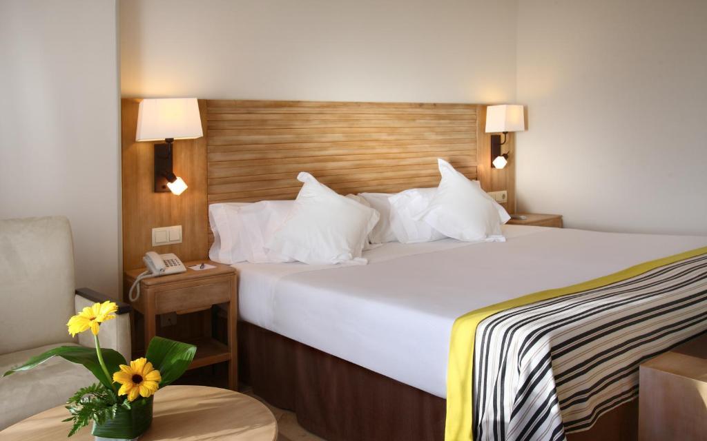 Quarto Duplo Superior com Vista (2 Adultos + 2 Crianças)